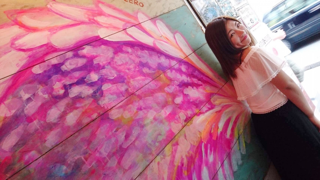 maYapaintの羽の壁　壁画作品